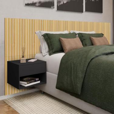 Imagem de Cabeçeira Ripada Painel e 2 Mesas de Cabeçeira com Gavetas MDF Madeirado Elegancia no Dormitório Kit Completo Casal, Queem e King Size (Amadeirado/Preto)