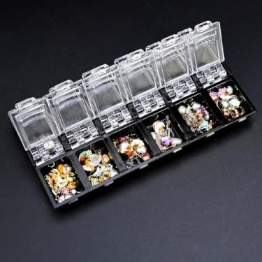 Imagem de Uma caixa de armazenamento de plástico transparente para decorações de unhas, adequada para estúdios de unhas, capaz de segurar unhas postiças e acessórios de unhas, projetada como um recipiente