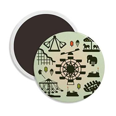 Imagem de Decoração de ímã de geladeira redondo de cerâmica com contorno de parque de diversões verde escuro