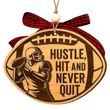Imagem de Árvore de Natal com enfeites de futebol americano