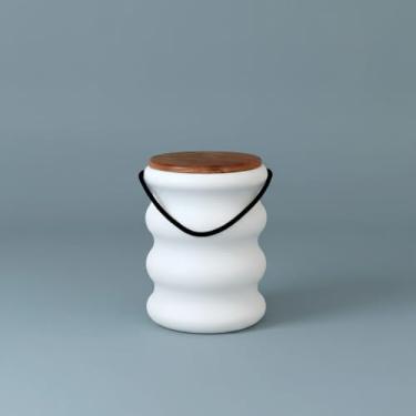 Imagem de Banqueta Baú Ondulada Tampo de Madeira e Alça em Corda Náutica