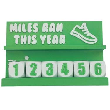 Imagem de Miles Run This Year – Monitor de quilometragem de corrida de mesa impresso em 3D para gravação de distância de corrida anual e definição de metas de fitness (Green Man)