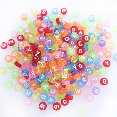 Imagem de 800 peças de 4 x 7 mm de contas coloridas redondas de acrílico com letras do alfabeto A-Z contas soltas em forma de plástico mistas para fabricação de joias, pulseiras, colares e chaveiros (branco em colorido)
