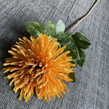 Imagem de Crisântemo de dragão artificial de seda - Flor artificial realista, decoração de mesa para quarto/sala de estar, ideal para decoração de Natal (1 unidade/2 unidades)