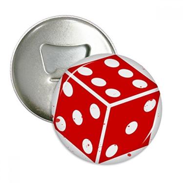 Imagem de Emblema multifuncional com ilustração de dados vermelhos de cassino, abridor de garrafas, ímã de geladeira