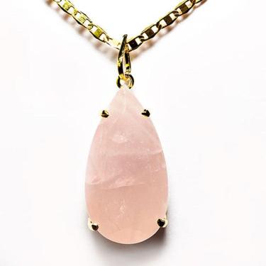 Imagem de Colar Gota Quartzo Rosa 30mm Natural Facetada Garra Dourada
