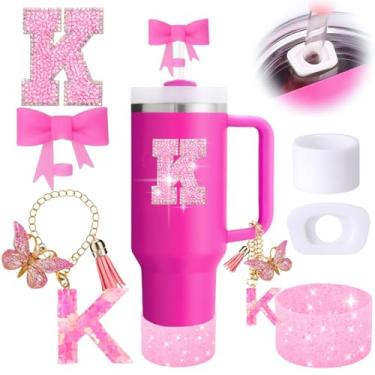 Imagem de Conjunto de 6 peças de acessórios para copo Stanley rosa, decorações de iniciais para copo Stanley 850 g 1,134 g, inclui topo de canudo de laço, pingente de alça, adesivo de letra, bota de silicone,