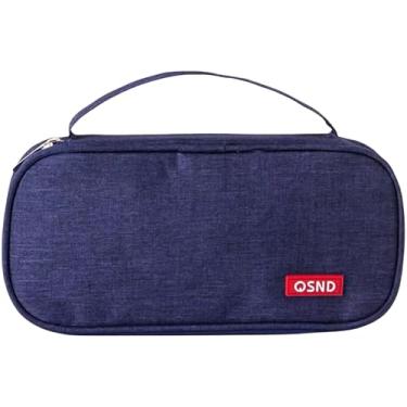 Imagem de Estojo Escolar Feminino DT1967-Azul. Fabricado em Poliéster e Nylon Resistente. Divisórias Internas com Bolsos em Mesh e Elásticos para Acomodar Lápis, Canetas e Outros Materiais Escolares.