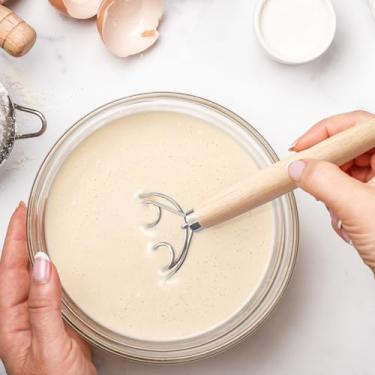 Imagem de Batedor de massa dinamarquês - Misturador de massa de pão multiuso com fio de aço inoxidável e cabo ergonômico de madeira - longo