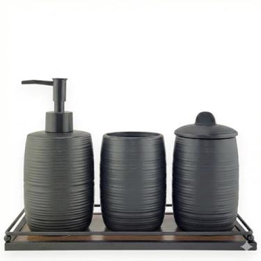 Imagem de Kit Acessórios para Banheiro e Lavabo 4 Peças em Cerâmica Preta Texturizada – Conjunto com Porta Sabonete, Porta Escovas e Algodão e Bandeja Organizadora em Metal e MDF – Design Industrial Moderno