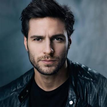 Imagem de Creamily Perucas masculinas curtas pretas para homens peruca de cabelo curto masculina perucas sintéticas naturais realistas fantasias de Halloween festa cosplay peruca com touca de peruca