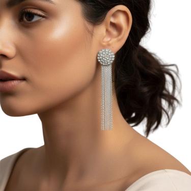 Imagem de Brinco Longo de Corrente Prateado com Strass de Pressão