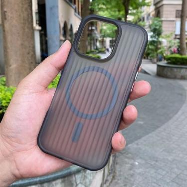 Imagem de Capa rígida fosca com textura ondulada para iPhone 17, 16, 15, 14, 13, 12 Pro Max, Air, 16 Pro e 16 Pro Max, com carregador integrado, cinza, para iPhone 12 Pro Max.