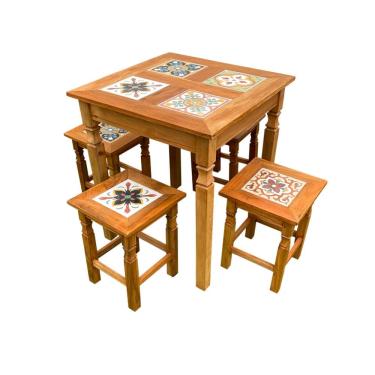 Imagem de Mesa em Madeira de Demolição com 4 Banquinhos de Ladrilho Hidráulico