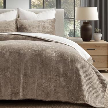 Imagem de EVERGRACE Conjunto de colcha de veludo, tamanho Queen, luxuoso, macio, edredom de veludo leve para todas as estações, colcha de cama listrada com 2 fronhas, bege natural