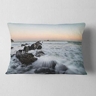Imagem de Designart Bay of Biscay White Waves Hitting Beach, litoral, sala de estar, sofá, almofada + capa de almofada impressa em ambos os lados 30,5 x 50,8 cm