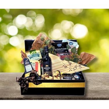 Imagem de Cesta de Presente G&O Rustic Elegance, Queijos e Vinho, com Tábua Personalizada e Acompanhamentos Gourmet