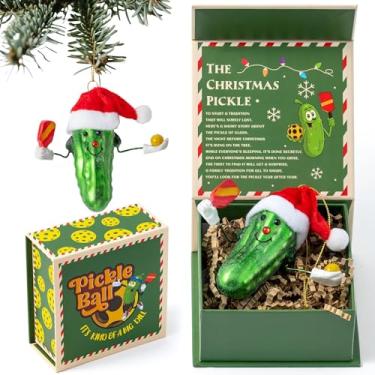 Imagem de Haooryx Enfeite de picles de vidro de Natal – Chapéu de Papai Noel engraçado decoração de Natal com caixa de presente de história, pingente de tradição de pepino alemão para árvore de Natal