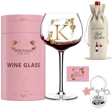 Imagem de GALOFAY Taças de vinho presentes para mulheres alfabeto A-Z, conjunto de taças de vinho tinto com monograma dourado personalizado 'K', pacote de presente rosa com taça, saco de vinho, chaveiro e