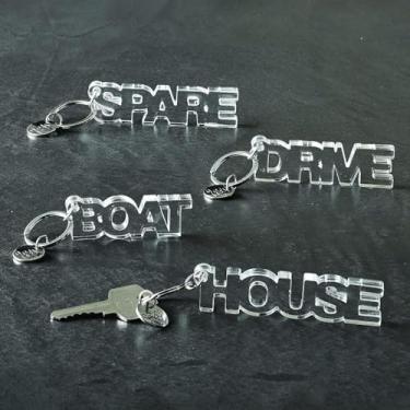 Imagem de Santa Barbara Design Studio Chaveiro Lili + Delilah em forma de palavra, 8,9 cm de comprimento, reserva