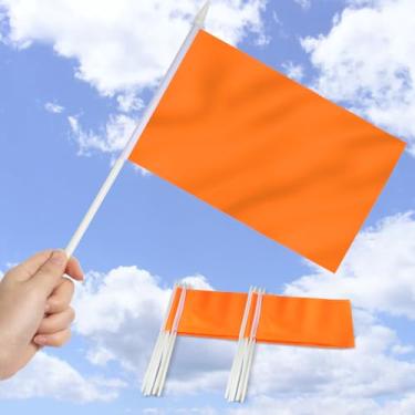 Imagem de Mini bandeira laranja pacote com 12 - Bandeiras pequenas em branco laranja sólido em miniatura portátil - Resistente ao desbotamento e cores vivas - 12 x 20 cm com mastro sólido e topo de lança