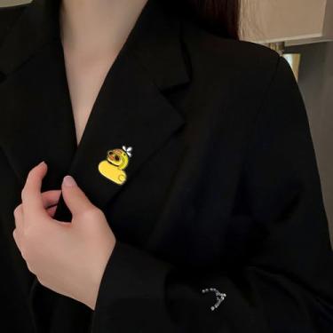 Imagem de Broche de pato amarelo fofo de desenho animado para mulheres novidade animal engraçado usando óculos de sol e capacete broche de lapela adorável broches de pato chapéu jaqueta mochilas bolsas roupas