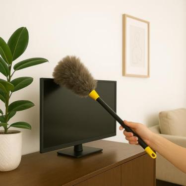 Imagem de Espanador de Pó 42cm Original Penas Naturais, Cabo Longo, Leve 38g, Reutilizável e Lavável, Ideal para Móveis, Telas, Mesas, Escritório e Residência