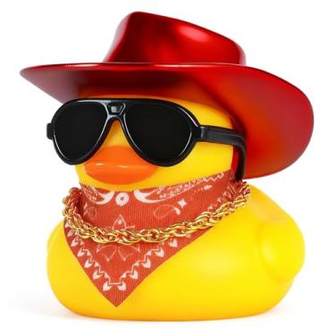 Imagem de BOZILY Pato de borracha cowboy legal com chapéu vermelho, óculos de sol, bandana e colar dourado - decoração de painel estridente para carro, alívio de estresse, presente engraçado para adultos