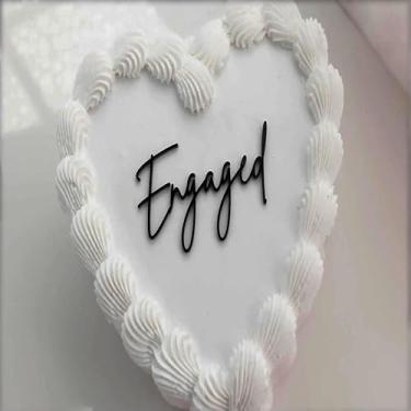 Imagem de Engaged Wedding Cake Topper, Black Script cakes Decorative Party Supplies for wedding, bridal shower, bachelorette party, anniversary,Bridal Shower Theme Party