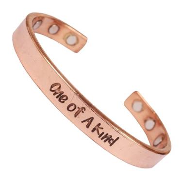 Imagem de Touchstone feita à mão por artesãos indianos qualificados, cobre puro, uma de uma espécie de pulseira magnética inspiradora com mensagem mantra em tom natural.