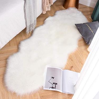 Imagem de Carvapet Almofada de assento de pele de carneiro falsa luxuosa macia tapetes de área de pele falsa para quarto e sala de estar, 60 cm x 180 cm, branco