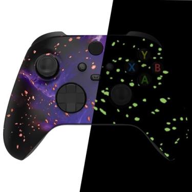 Imagem de eXtremeRate Capa personalizada para controle Xbox Series X & S - brilha no escuro - acessórios de substituição camuflados cósmicos, capa frontal para controle Xbox Core
