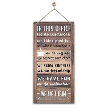 Imagem de We Are A Team Office Signs Decor, Nesta placa de escritório, placa de madeira pendurada decoração de escritório, decoração de parede de citações motivacionais, arte de parede de escritório, decoração de parede de escritório de recursos humanos, presente de equipe, presente para líder