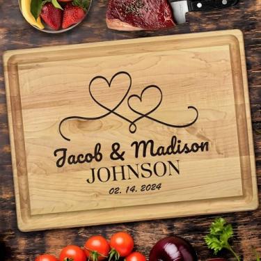 Imagem de Tábuas de corte de madeira personalizadas para cozinha - Tábua de corte de madeira de bordo personalizada com nome gravado - Tábua de cortar madeira resistente para carne, legumes, queijo - presentes