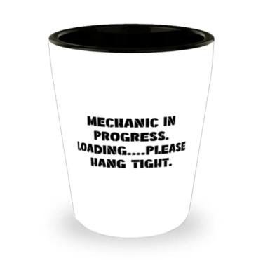 Imagem de Presentes mecânicos sarcásticos, mecânicos em andamento. Carregando. Por favor, pendure firmemente, ideia única de copo de tiro de Natal de colegas