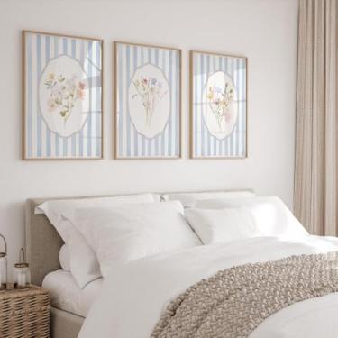 Imagem de Conjunto de arte de parede com 3 estampas de flores listradas azuis, pintura em tela, arte emoldurada para quarto, sala de estar, casa, faculdade, quarto de meninas, decoração costeira com moldura