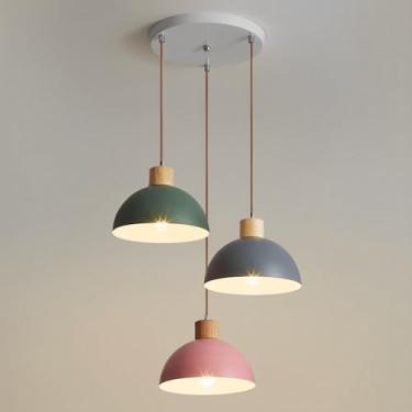 Imagem de Lustre pendente de metal moderno com 3 lâmpadas E26, para interiores, ideal para sala de jantar, quarto, cozinha e ilha. Altura ajustável.