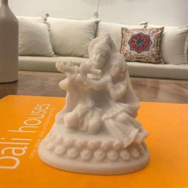 Imagem de Escultura De Krishna E Radha De Pó De Mármore Branca 9Cm
