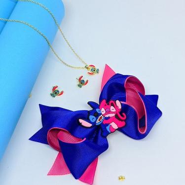 Imagem de Kit Conjunto Colar e Brincos Stitch Angel Lilo Antialérgico Dourado + Presilha de Cabelo Bico de Pato Laço 3D Disney