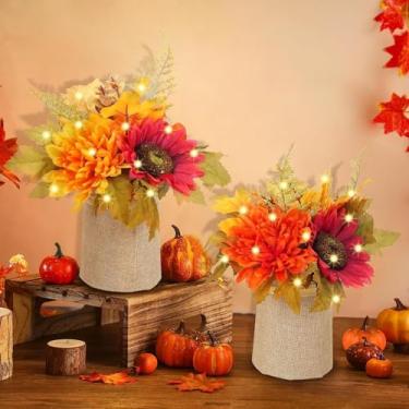 Imagem de NAHUAA Pacote com 2 plantas falsas de outono, crisântemo artificial com girassóis, flores de outono de seda falsa em vaso para decoração de mesa de casamento no outono, casa, cozinha, casamento, mesa