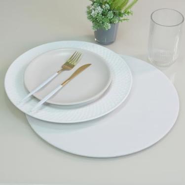 Imagem de Kit Mesa Posta 7 Peças, Sousplat MDF com Capa, Tecido Oxford, Prata, Liso, 35 x 35 cm, Completo para 2 Lugares com Trilho, Guardanapos e Anéis de Pérola