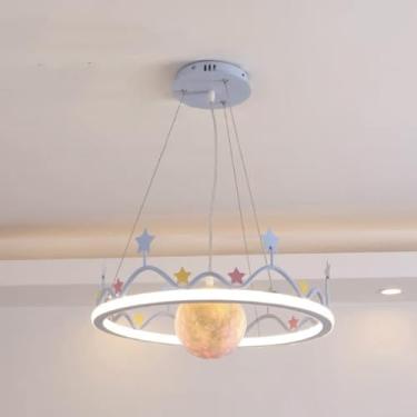 Imagem de Lustre de quarto infantil para meninas 9-10 Lustre redondo de coroa de princesa Lua Planeta Lâmpada suspensa Regulável LED Anel Circular Luz pendente para quarto de criança Berçário, Rosa Az