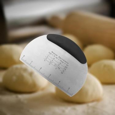 Imagem de Raspador semicircular de aço inoxidável com marcas de medição, cortador de massa de 15 cm, ferramenta de pastelaria para bolos, pão e farinha