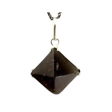 Imagem de Colar Pirâmide Pedra Quartzo Fumê Natural Garra Prata 950