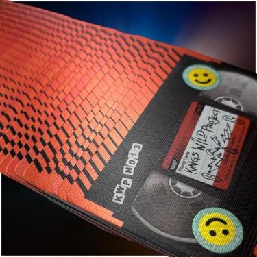 Imagem de JP GAMES LTD VHS 1982 Holographic Playing Cards (2024 4th Of July Edition) - Retro Luxury Deck by Jackson Robinson, Kings Wild Project, Adult Collectible Deck, 14+