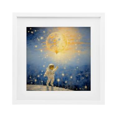 Imagem de Stupell Industries Astronauta com balão cósmico sonhador impressão emoldurada branca sob vidro, design por Angie Hawke, 13 x 13