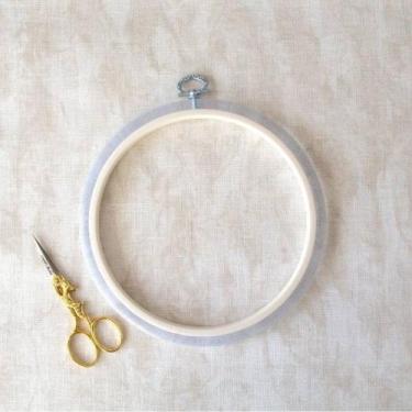 Imagem de Bastidor Flexível para Bordado Redondo Cristal 17cm Nurge