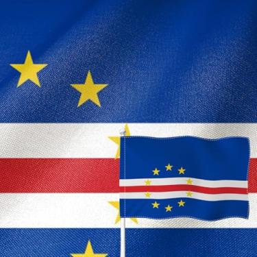 Imagem de YongFoto Bandeira de Cabo Verde 1,2 x 1,8 m Serapilheira Dupla Face Faixa Nacional Cabo-Verdiana Quatro Lados Costurada Cor Viva Durável Resistente a UV Resistente ao Desbotamento À Prova de