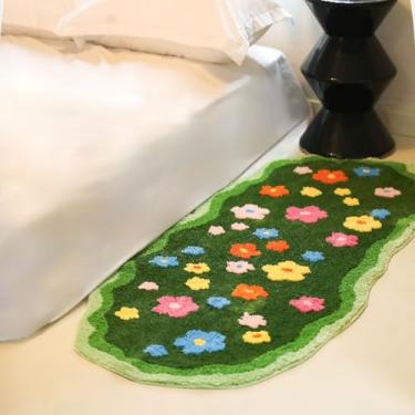 Imagem de ZYLG Lindo tapete floral verde musgo 3D, padrão de flores irregulares, pelúcia antiderrapante, lavável, sala de jogos, tapete de chão de quarto tapete de banheiro tapete de lavanderia (verde, 0,5 m x