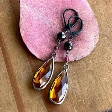 Imagem de 2 peças de brincos femininos com pingente de lágrima laranja e topázio redondo de vidro redondo para mulheres, adequados para festas e uso diário.